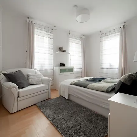 Gde Hollo * Boedapest