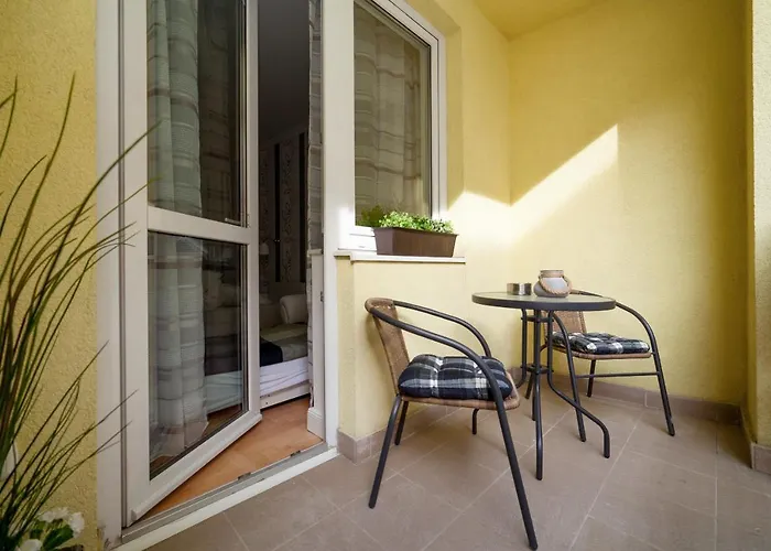 Gde Hollo بودابست