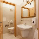 Gde Hollo Budapest